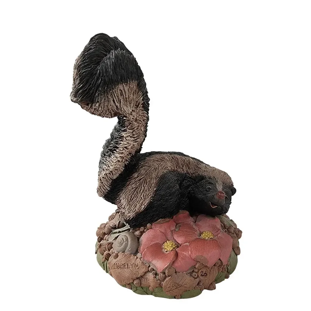 Tim Clark Wolfe Collectable Figurine Skunk "Madelyn" 1991 #26 Resin - Picture 2 of 6